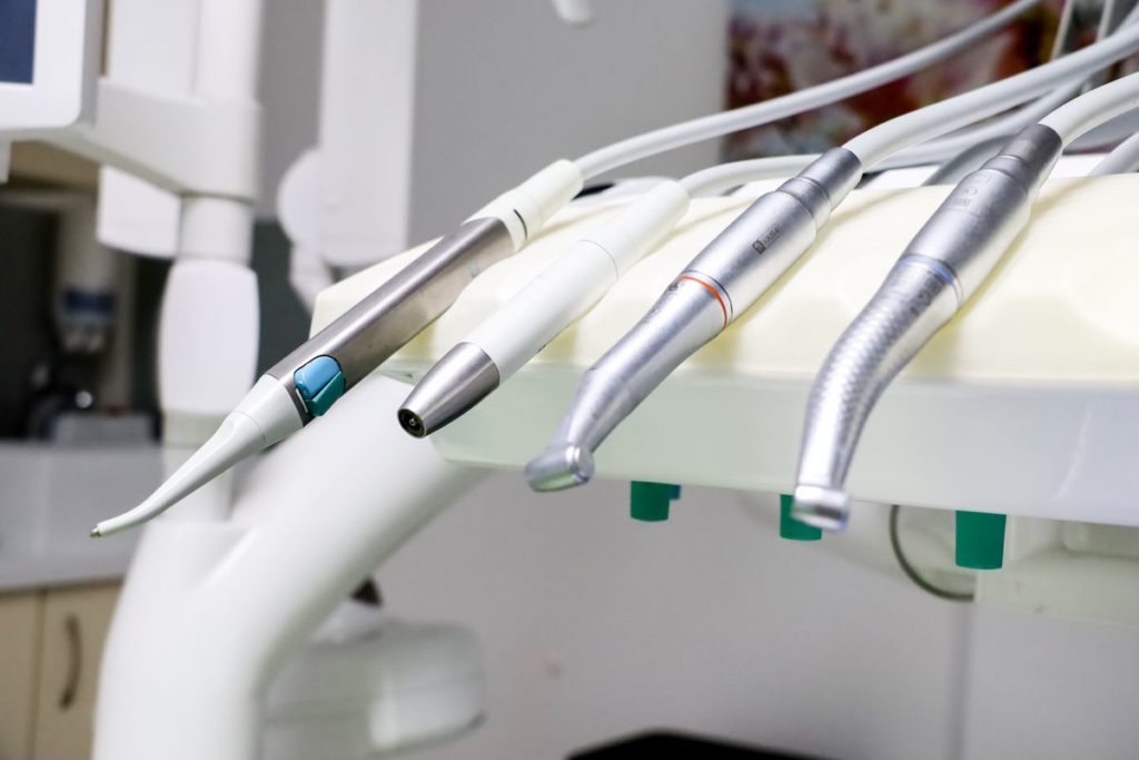 Fogászati eszközök a rendelőben